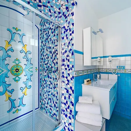 Ravello Art Apartments *