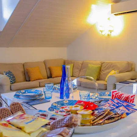 Ravello Art Apartments *