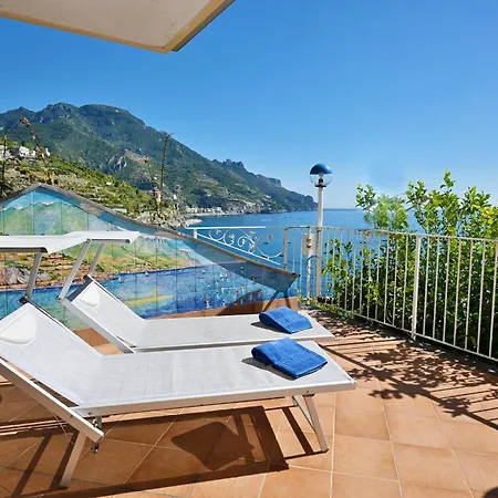 Ravello Art Apartments *