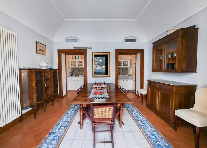 Ravello Art Apartments *